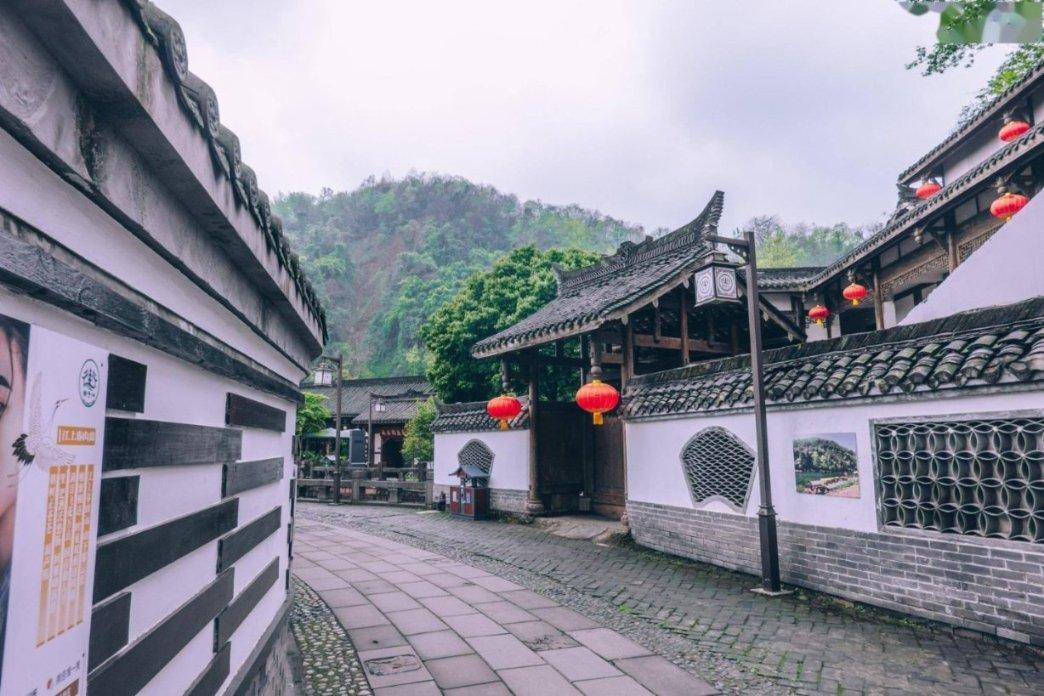 逃出平静乡村